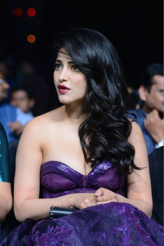Shruti Hassan At IIFA Utsavam Awards 2016