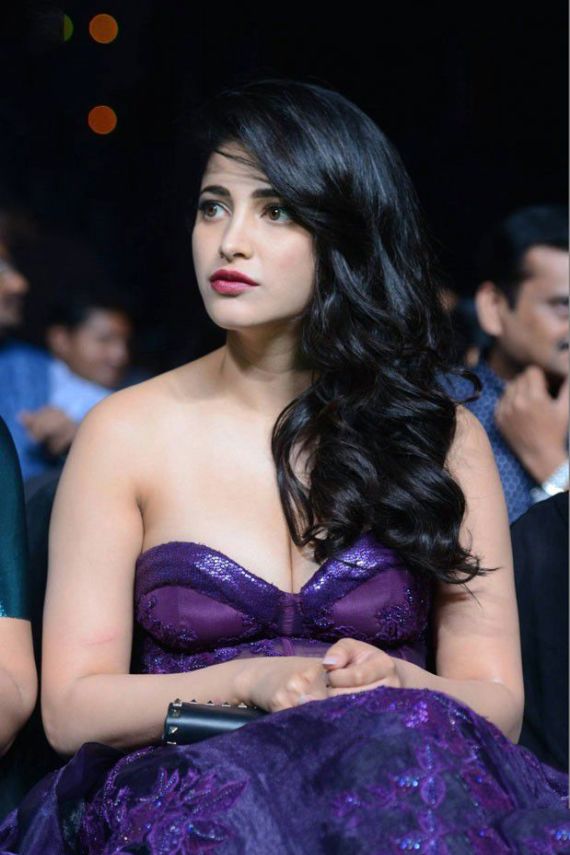 Shruti Hassan At IIFA Utsavam Awards 2016