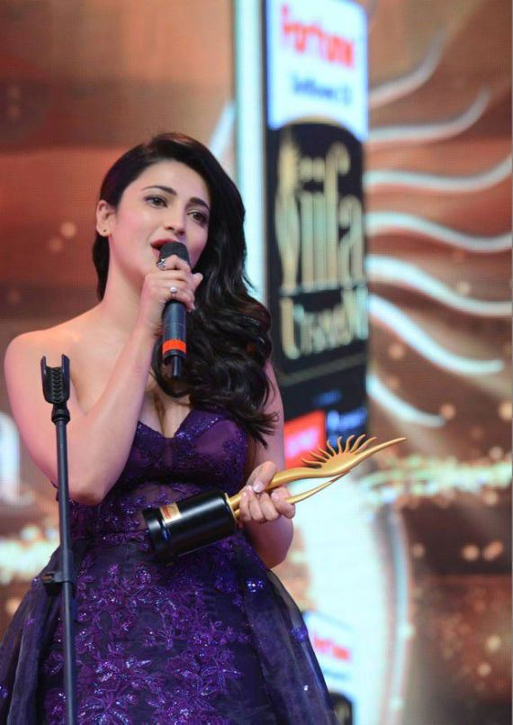 Shruti Hassan At IIFA Utsavam Awards 2016