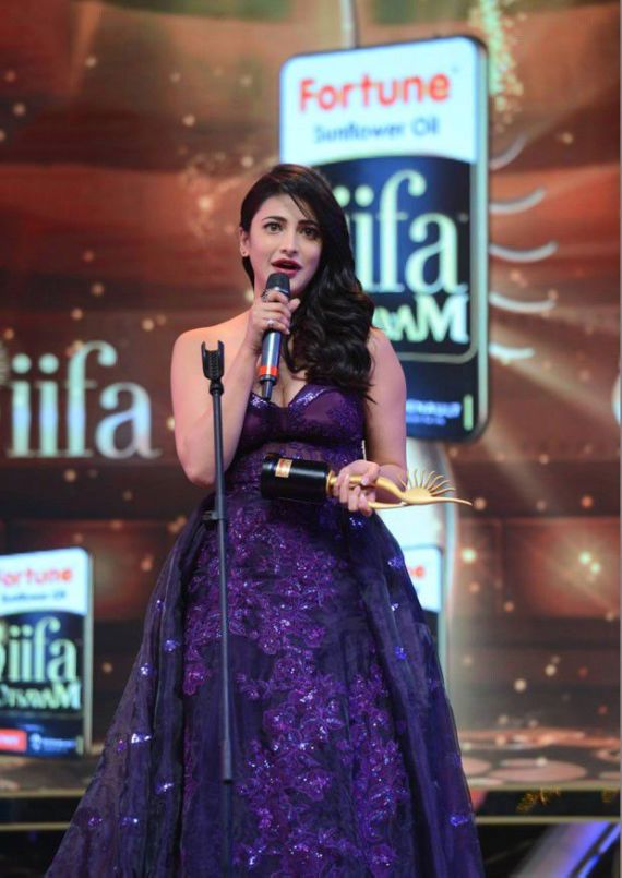 Shruti Hassan At IIFA Utsavam Awards 2016