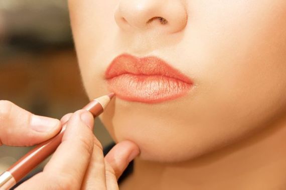 10 Makeup Goofs That Make Your Skin Look Aged